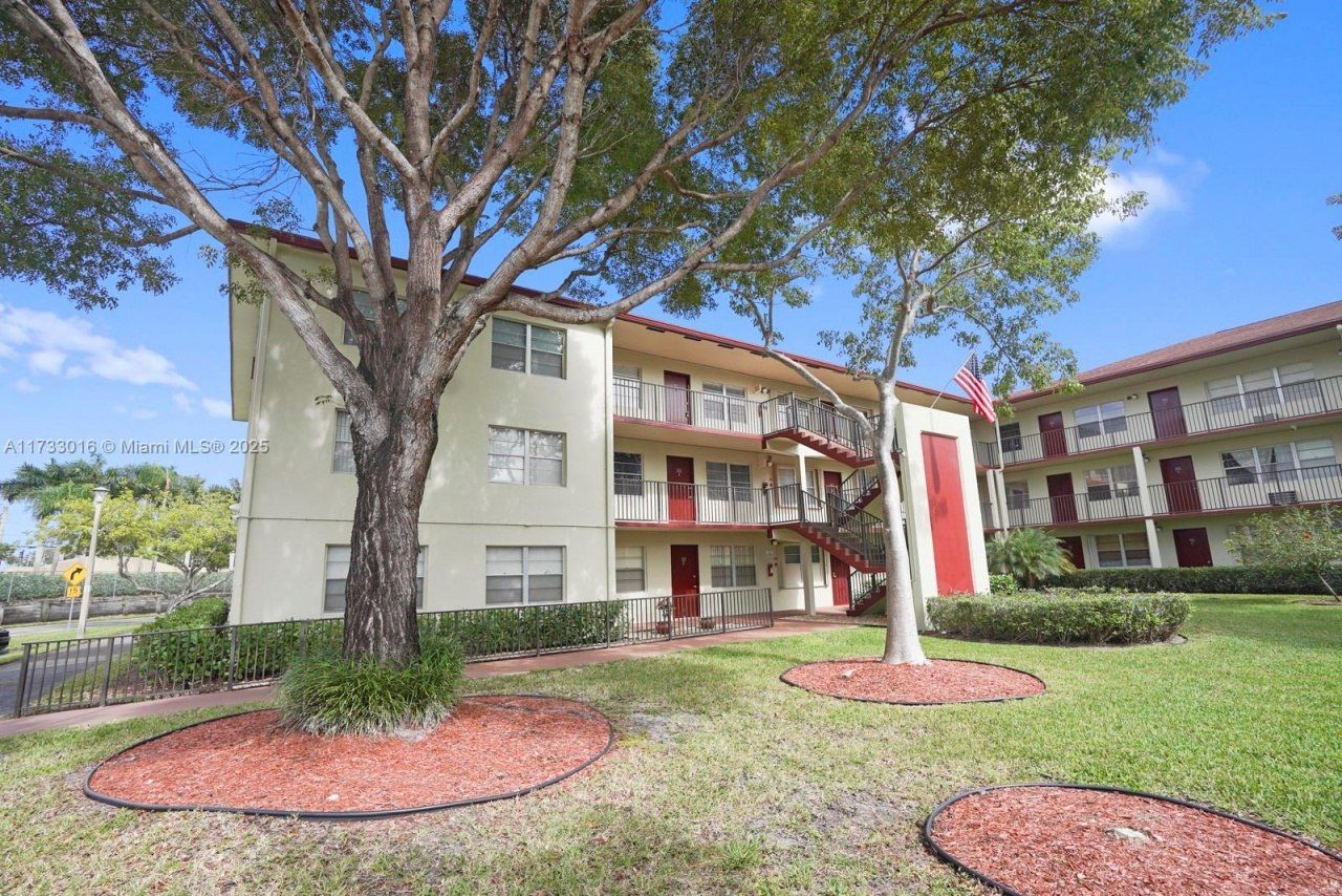 151 SW 135th Ter, Unit 302T, Pembroke Pines, FL 33027 Photo