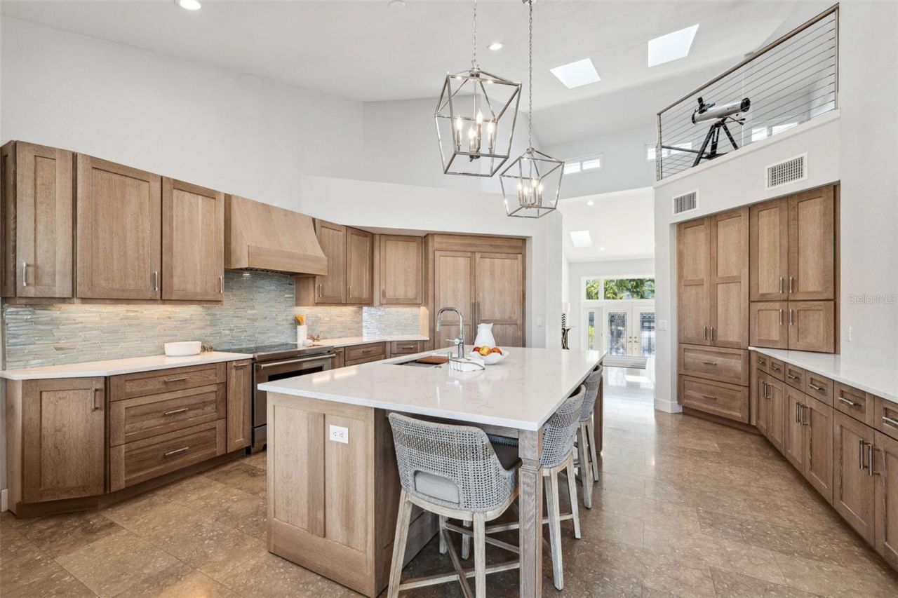 123 8th Street E, Tierra Verde, FL 33715 Photo