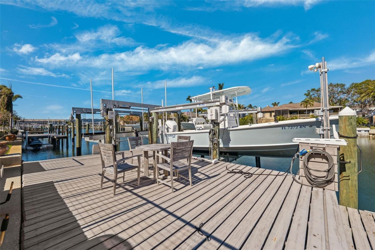 123 8th Street E, Tierra Verde, FL 33715 Photo