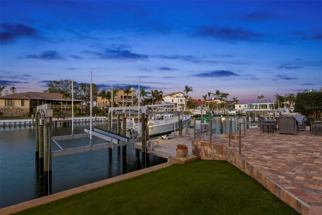 123 8th Street E, Tierra Verde, FL 33715 Photo