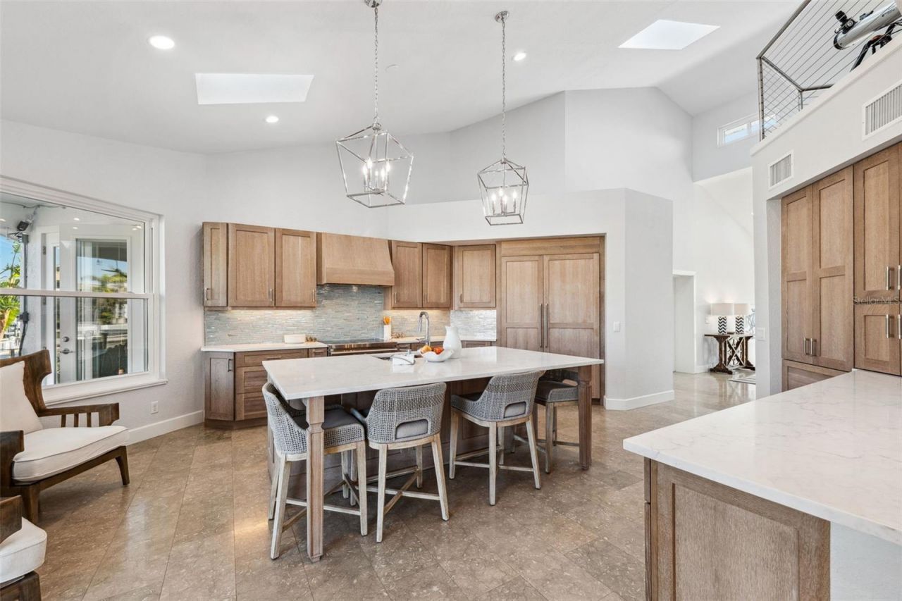 123 8th Street E, Tierra Verde, FL 33715 Photo