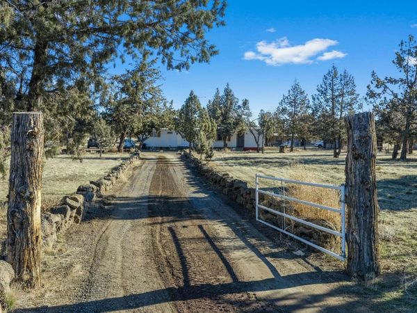 3240 NE 21st Drive, Redmond, OR 97756