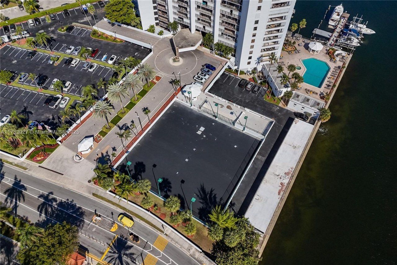 300 Three Islands Blvd, Unit 102, Hallandale Beach, FL 33009 Photo