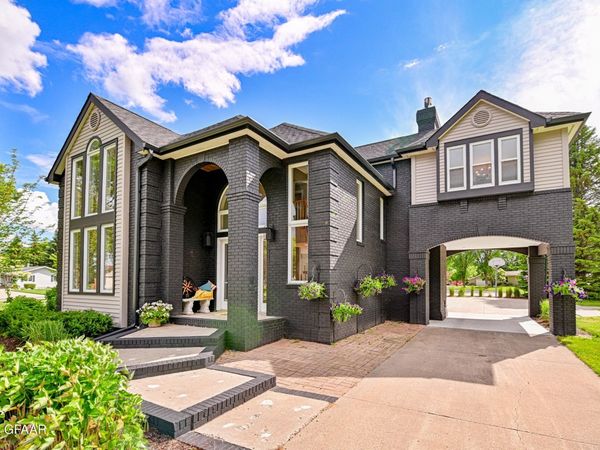 1030 JAMES Avenue SE, East Grand Forks, MN 56721