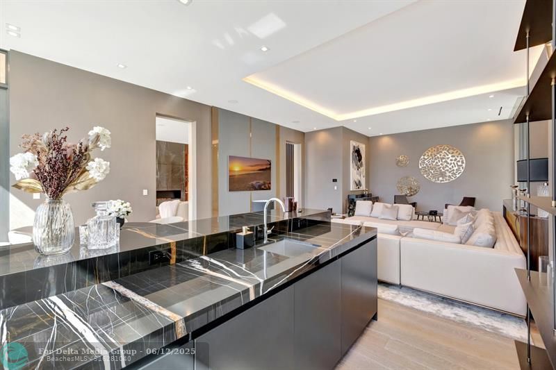 2560 Del Lago Dr, Fort Lauderdale, FL 33316 Photo