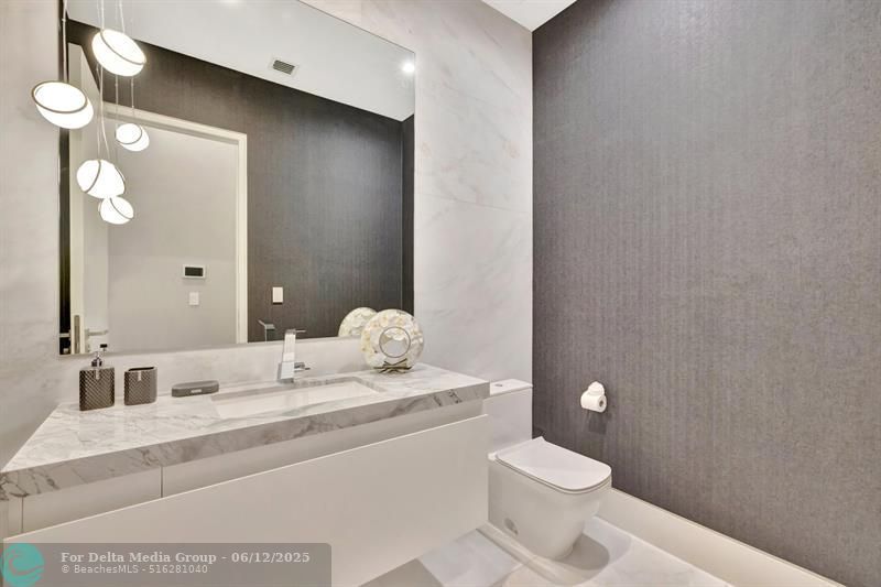 2560 Del Lago Dr, Fort Lauderdale, FL 33316 Photo