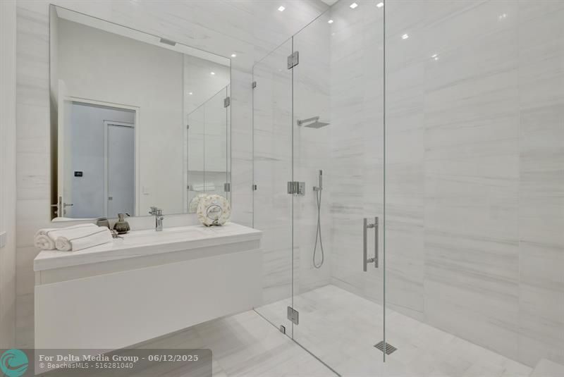 2560 Del Lago Dr, Fort Lauderdale, FL 33316 Photo