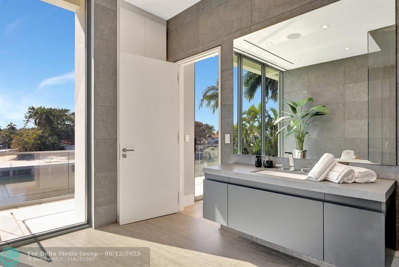 2560 Del Lago Dr, Fort Lauderdale, FL 33316 Photo