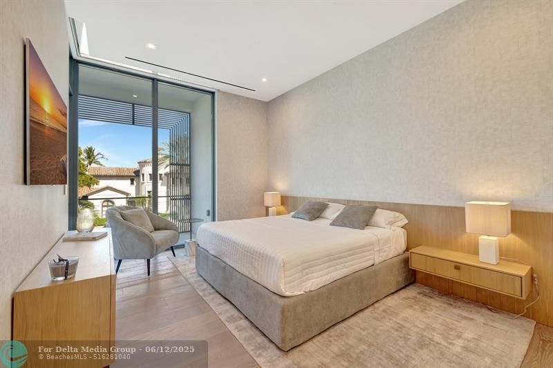 2560 Del Lago Dr, Fort Lauderdale, FL 33316 Photo