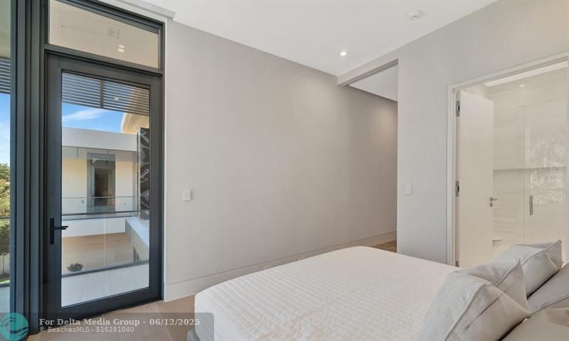 2560 Del Lago Dr, Fort Lauderdale, FL 33316 Photo