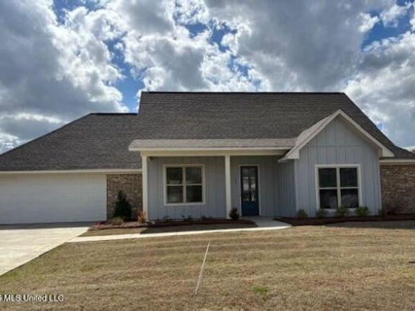 107 Trace Pointe Place, Clinton, MS 39056