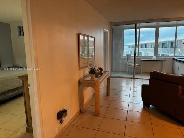 5401 Collins Ave, Unit 430, Miami Beach, FL 33140 Photo