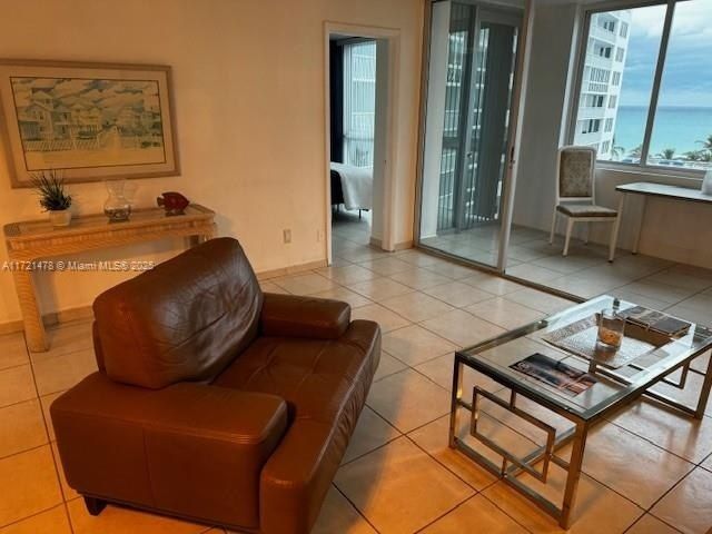 5401 Collins Ave, Unit 430, Miami Beach, FL 33140 Photo