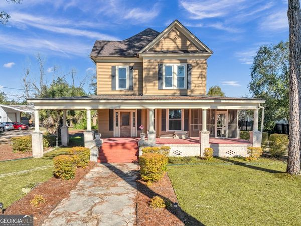 212 Hand Avenue W, Pelham, GA 31779