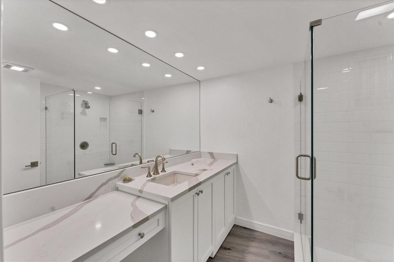 100 Sands Point Road, Unit 323, Longboat Key, FL 34228 Photo