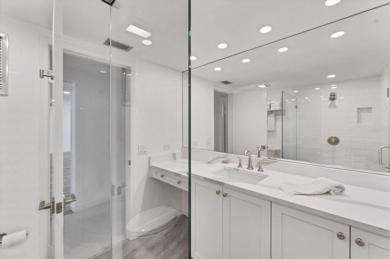 100 Sands Point Road, Unit 323, Longboat Key, FL 34228 Photo