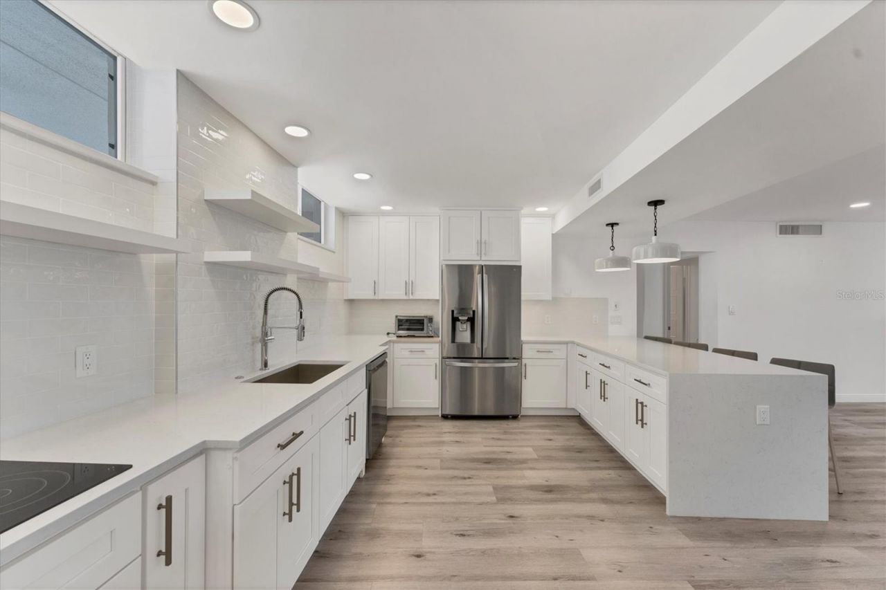 100 Sands Point Road, Unit 323, Longboat Key, FL 34228 Photo