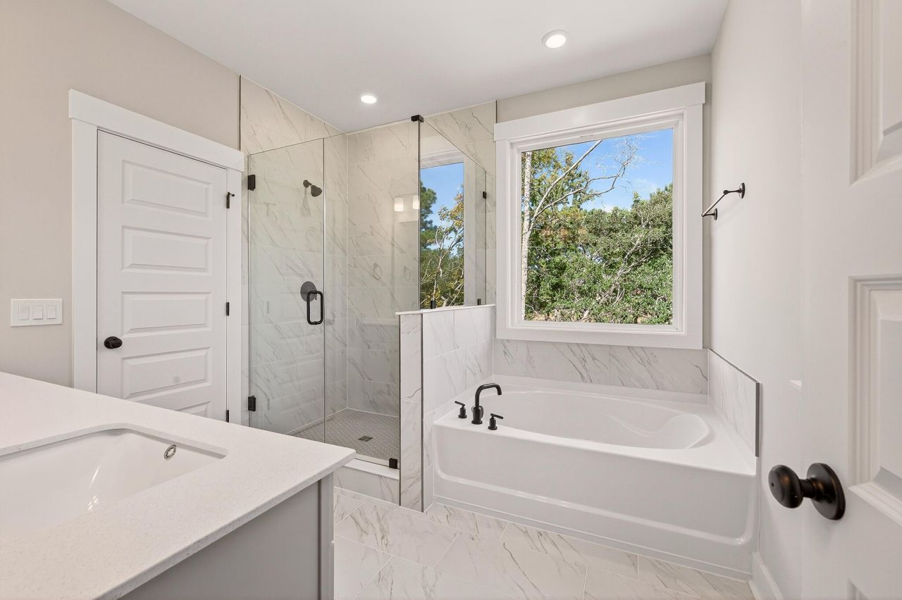 3893 James Bay Road Photo 8