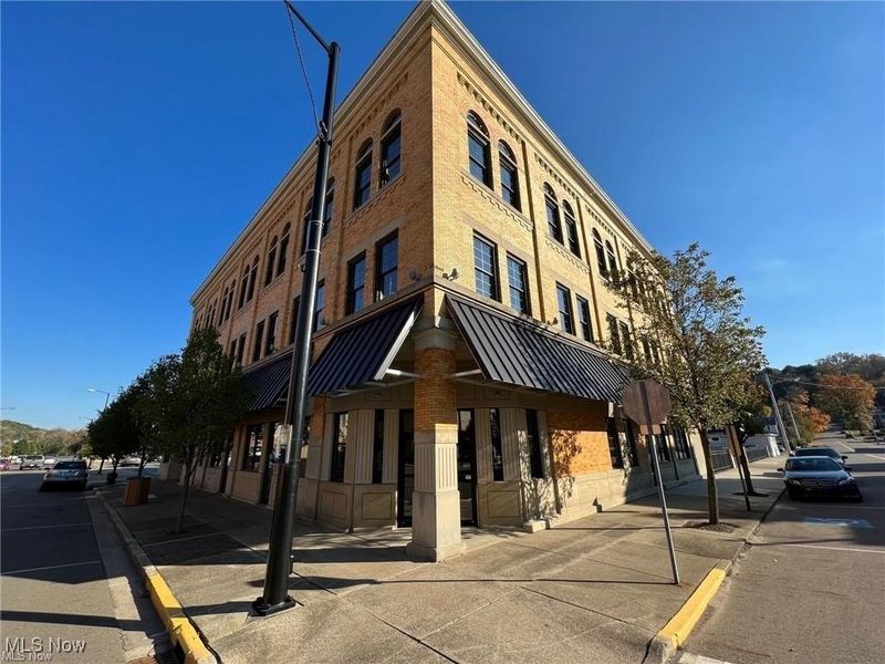 202 E 3rd Street, Uhrichsville, OH 44683 Photo 1