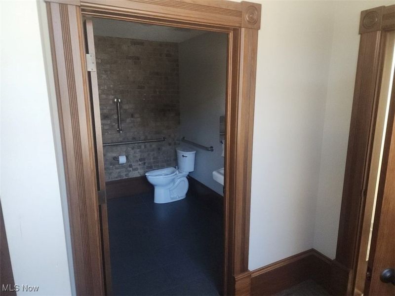 202 E 3rd Street, Uhrichsville, OH 44683 Photo 10