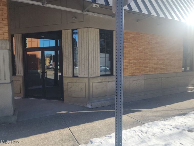 202 E 3rd Street, Uhrichsville, OH 44683 Photo 4