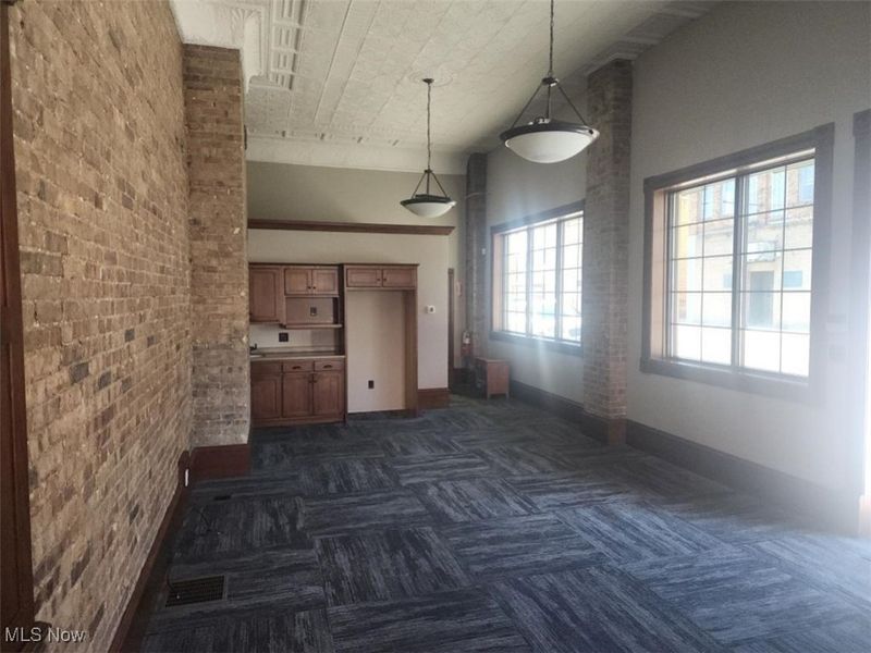 202 E 3rd Street, Uhrichsville, OH 44683 Photo 6