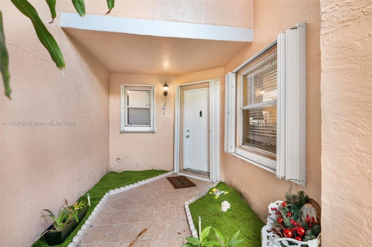 3275 NW 44th St, Unit 3, Oakland Park, FL 33309 Main Photo