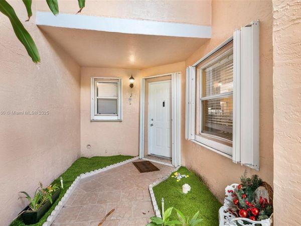 3275 NW 44th St, Unit 3, Oakland Park, FL 33309