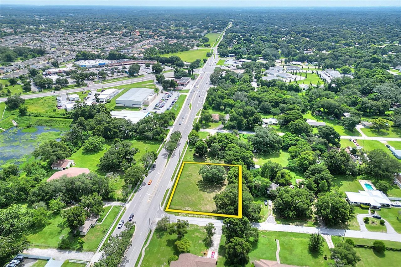 703 E Lumsden Road, Brandon, FL 33511 Main Photo