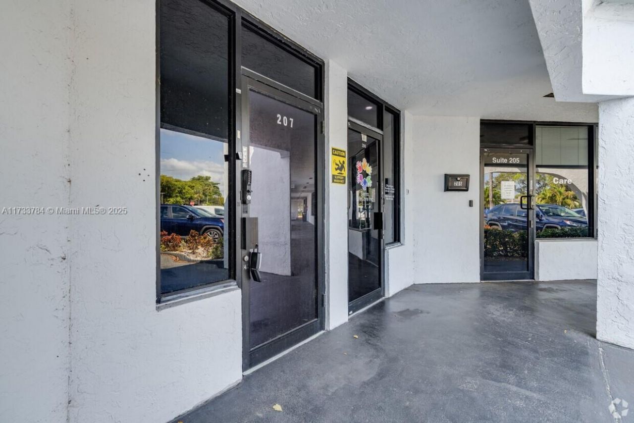 7100 W Commercial Blvd, Fort Lauderdale, FL 33319 Photo