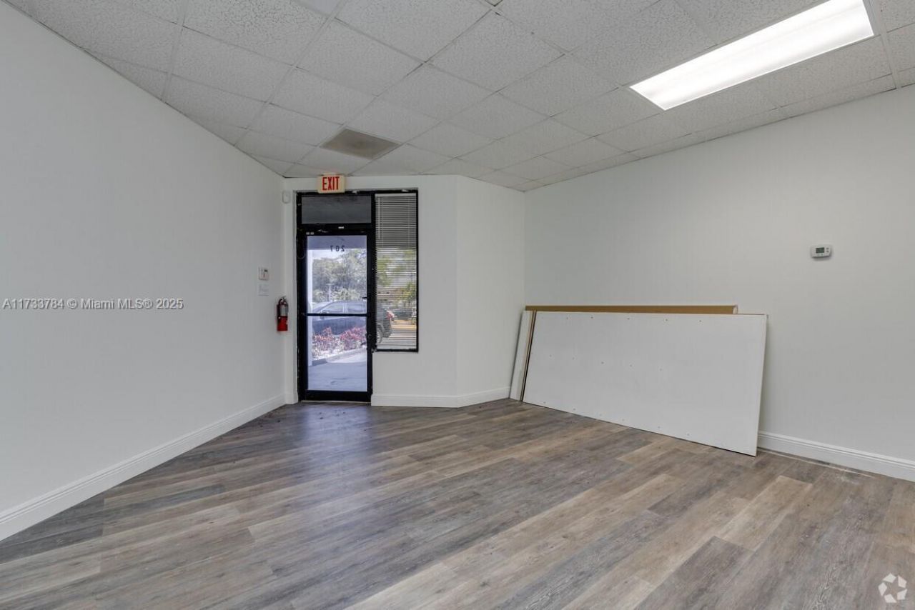 7100 W Commercial Blvd, Fort Lauderdale, FL 33319 Photo