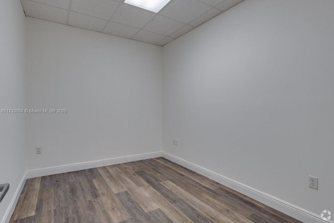 7100 W Commercial Blvd, Fort Lauderdale, FL 33319 Photo