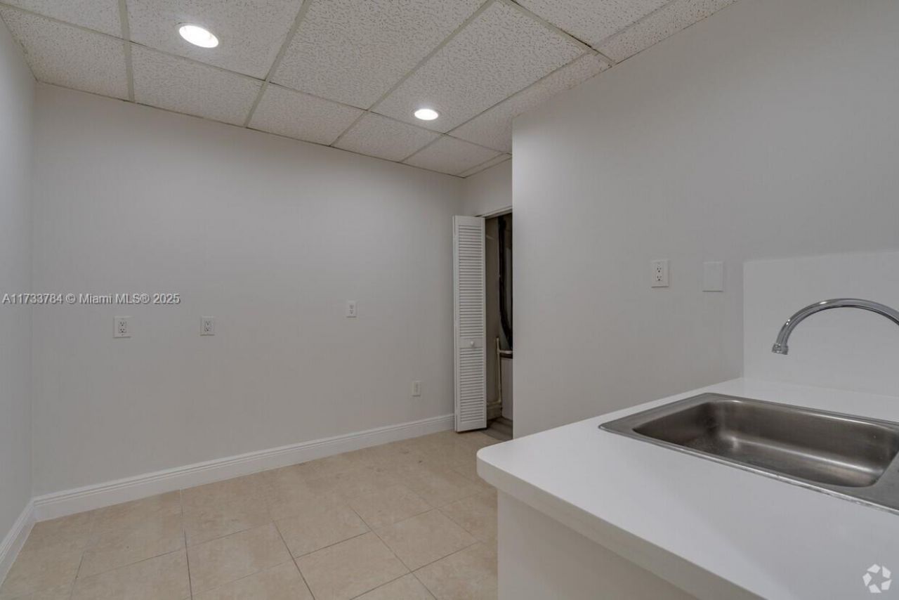 7100 W Commercial Blvd, Fort Lauderdale, FL 33319 Photo