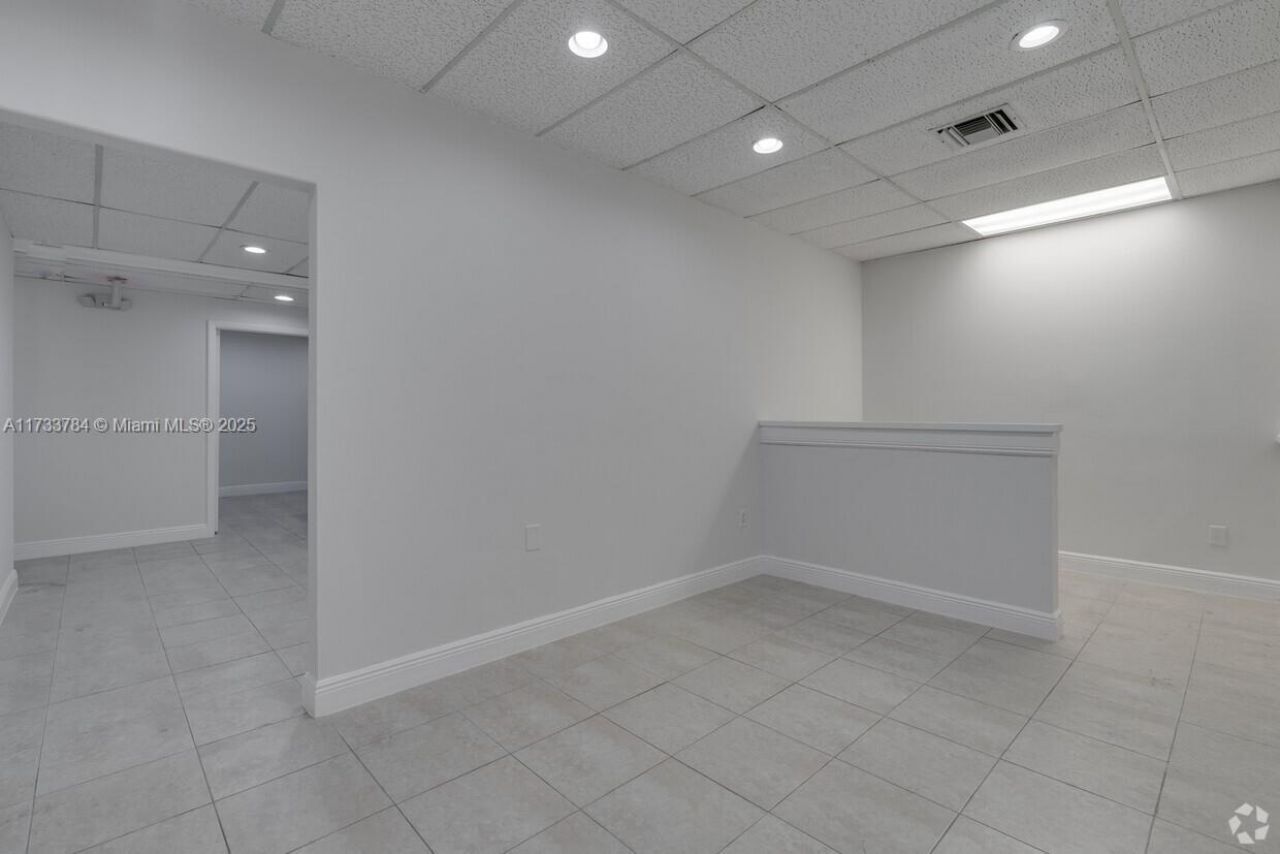 7100 W Commercial Blvd, Fort Lauderdale, FL 33319 Photo