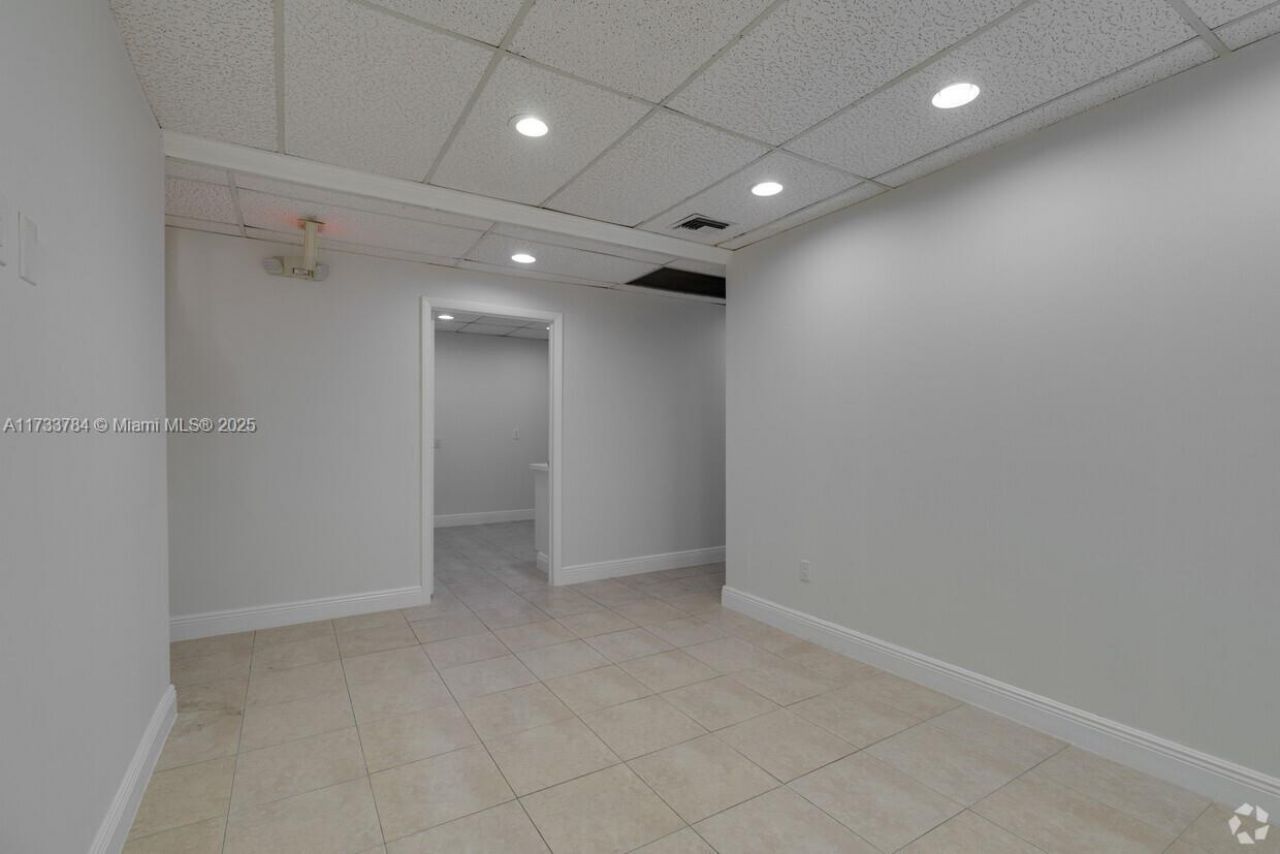 7100 W Commercial Blvd, Fort Lauderdale, FL 33319 Photo