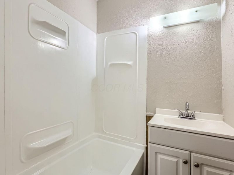 2950 Grasmere Avenue, Columbus, OH 43224 Photo 8