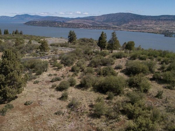 824 Bailey Mountain Drive, Klamath Falls, OR 97601