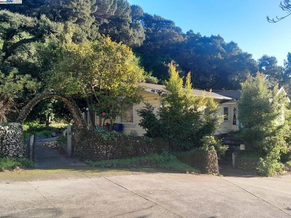 6401 Leona St, Oakland, CA 94605