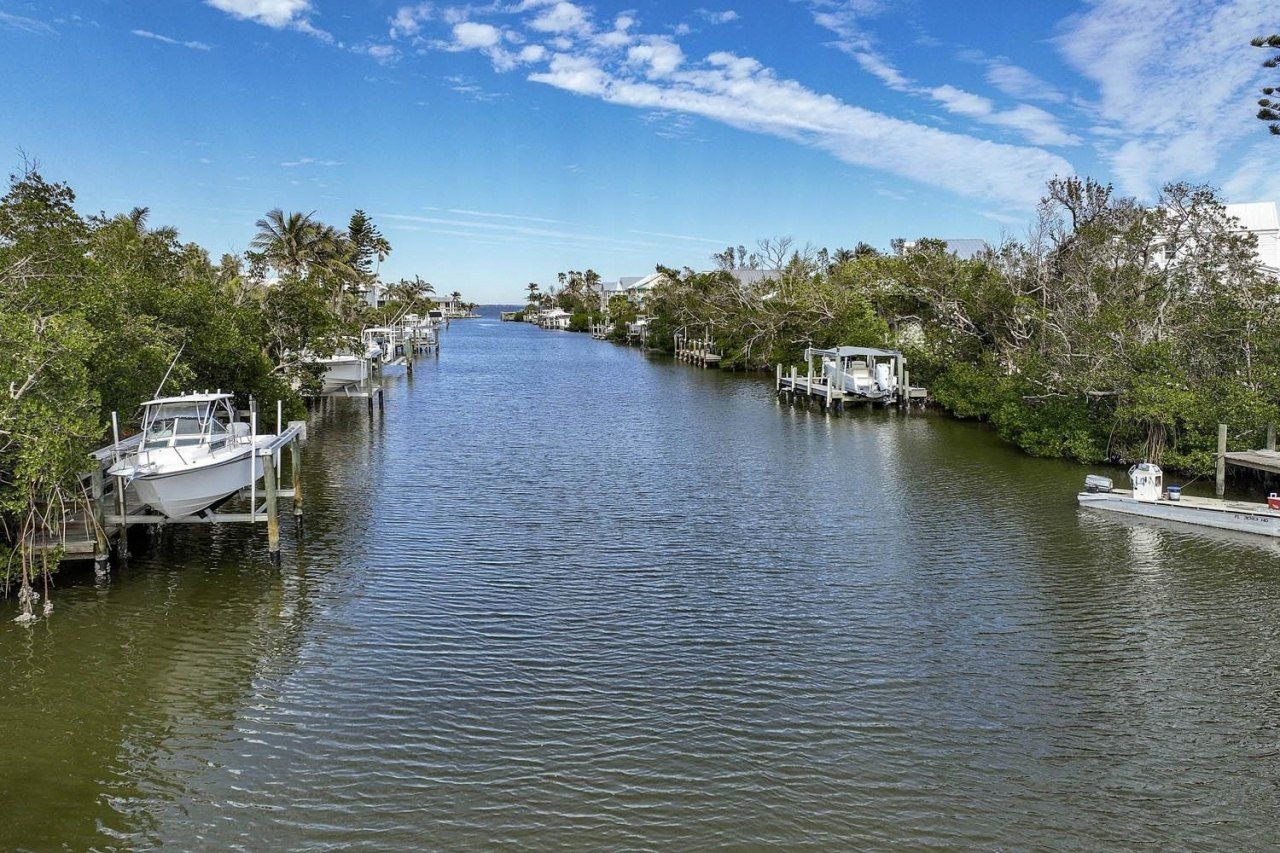 1656 Hibiscus Dr, Sanibel, FL 33957 Photo