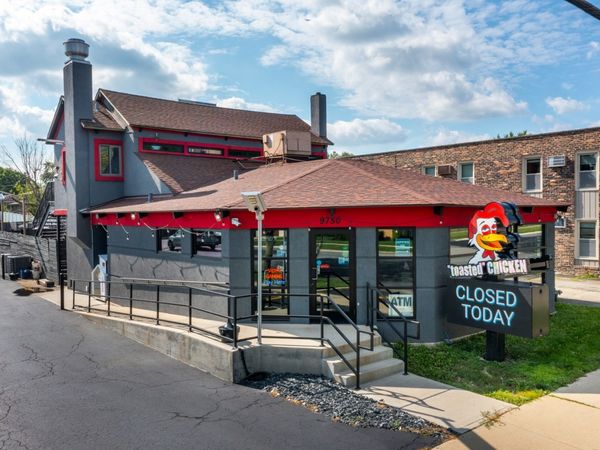 9750 S Roberts Road, Palos Hills, IL 60465