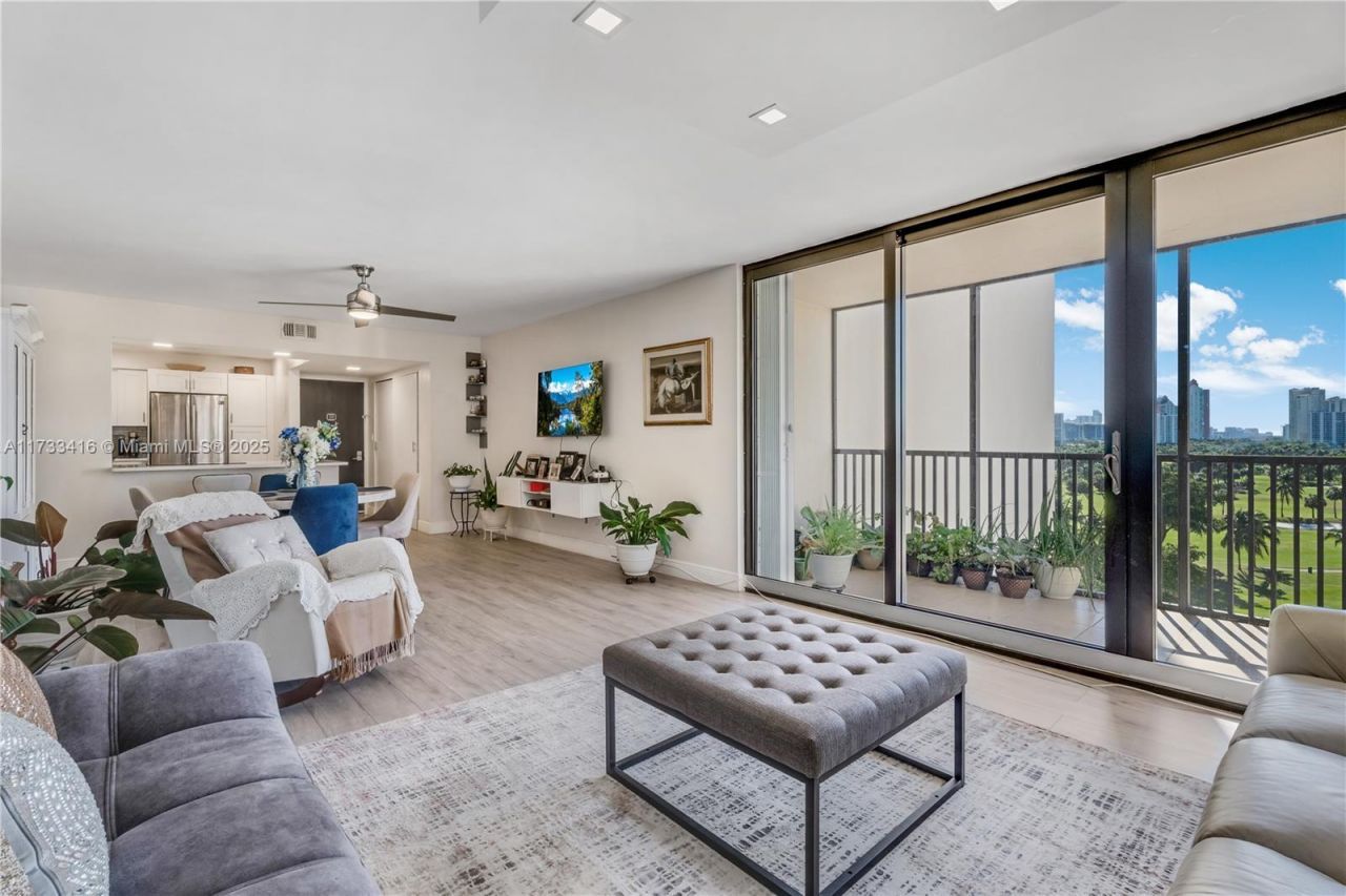 20379 W Country Club Dr, Unit 939, Miami, FL 33180 Photo