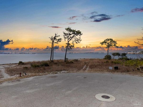 16353 Tarpon Dr, Pensacola, FL 32507