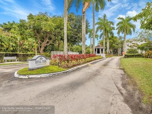 118 Royal Park Drive, Unit 4G, Oakland Park, FL 33309