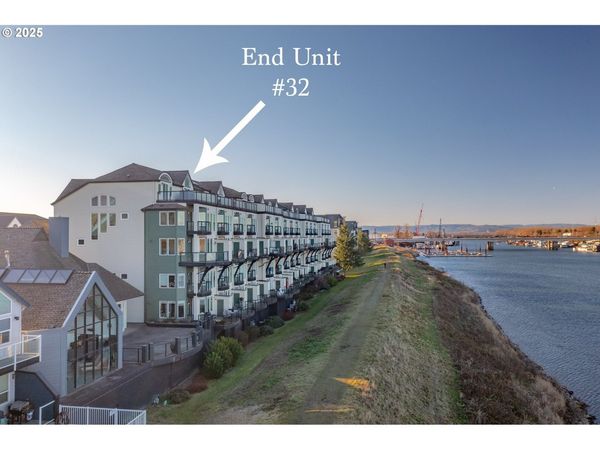 905 N HARBOUR DR, Unit 32, Portland, OR 97217