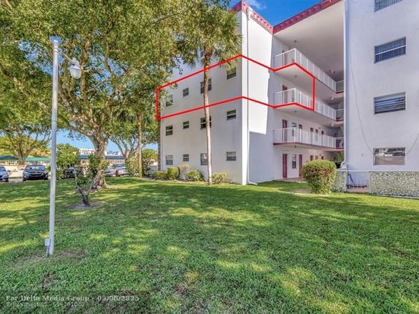 4270 NW 40th St, Unit 302, Lauderdale Lakes, FL 33319