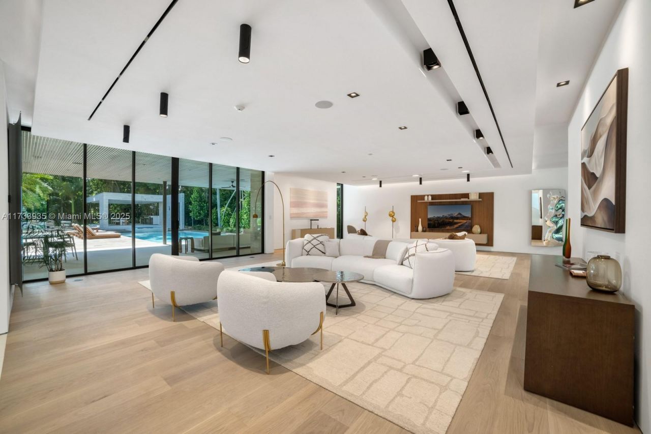 4040 Kiaora St, Miami, FL 33133 Photo