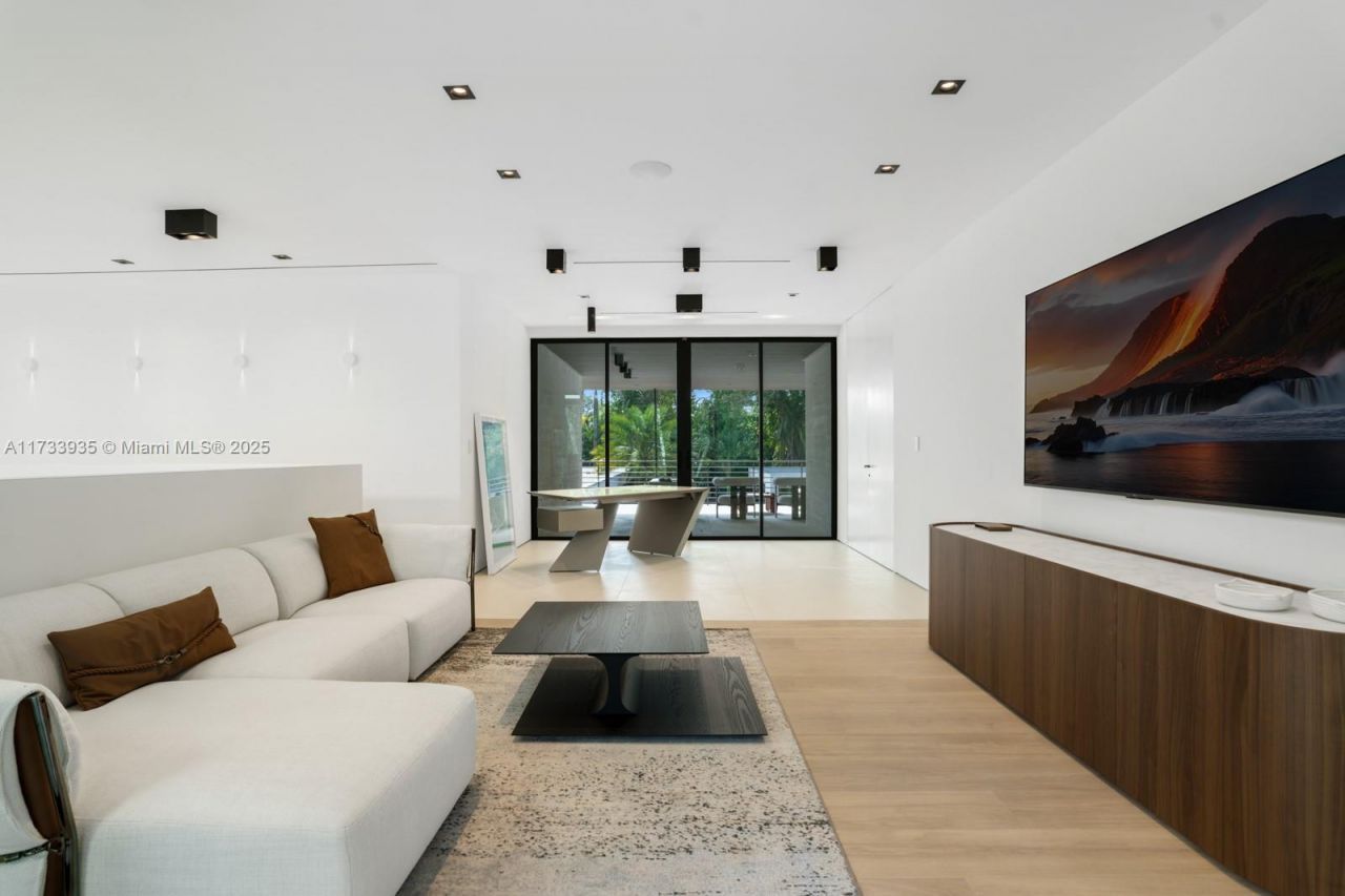 4040 Kiaora St, Miami, FL 33133 Photo