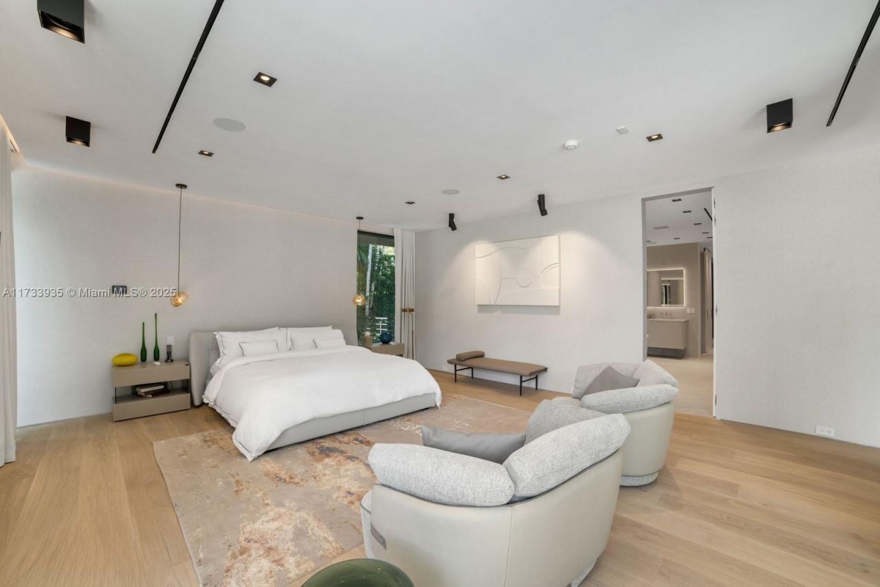 4040 Kiaora St, Miami, FL 33133 Photo