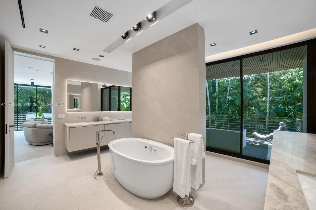 4040 Kiaora St, Miami, FL 33133 Photo