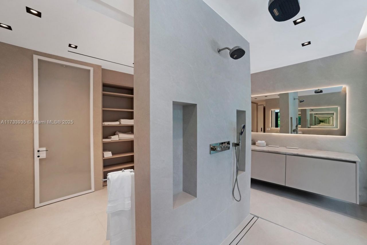 4040 Kiaora St, Miami, FL 33133 Photo